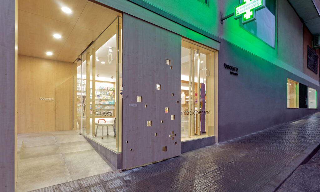 Rampa de minusválidos en una farmacia