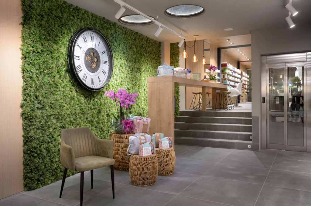 Farmacia accesible con ascensor