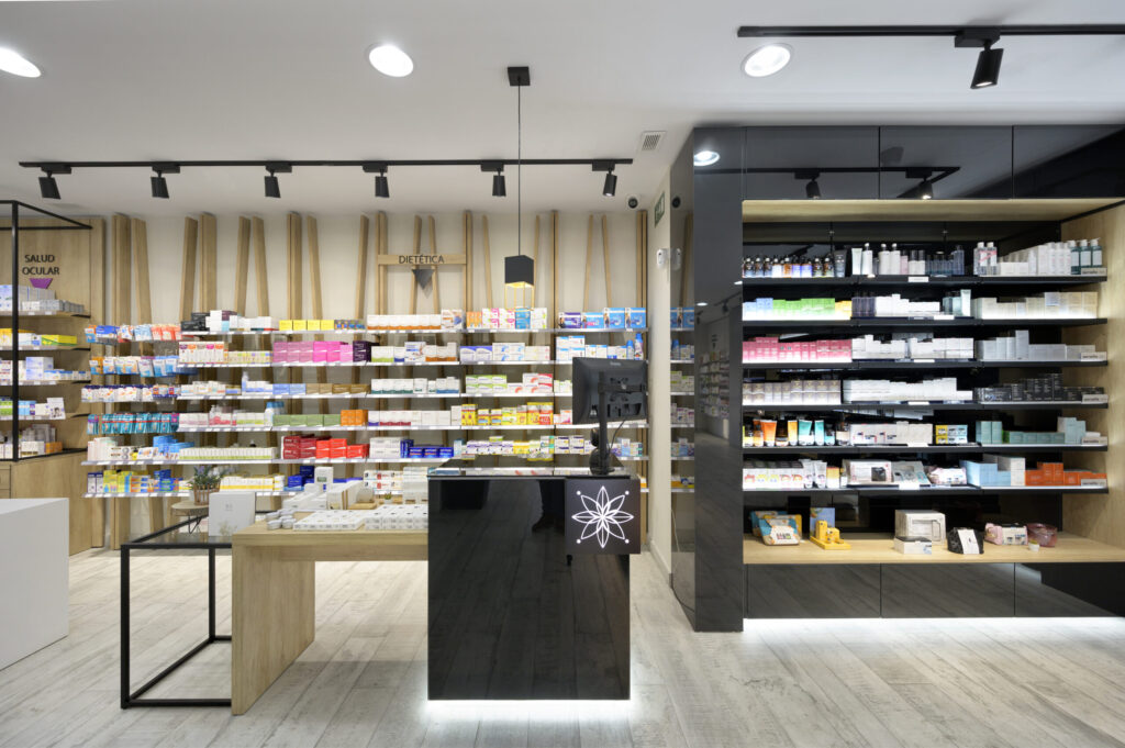 Farmacia Campoamor y su combinación de colores.