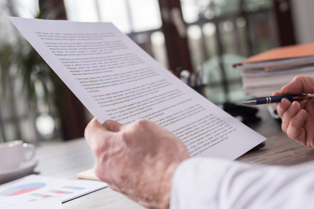Revisando con calma las cargas y contratos