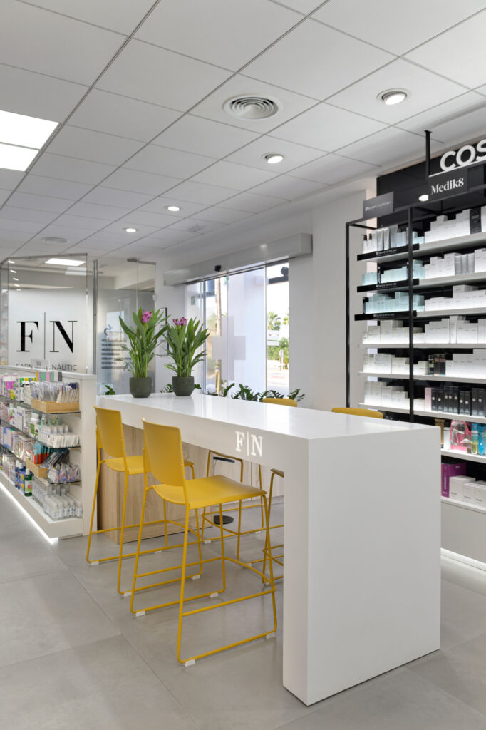 Farmacia Nàutic.