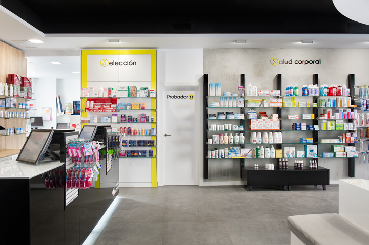 Expositores de una farmacia