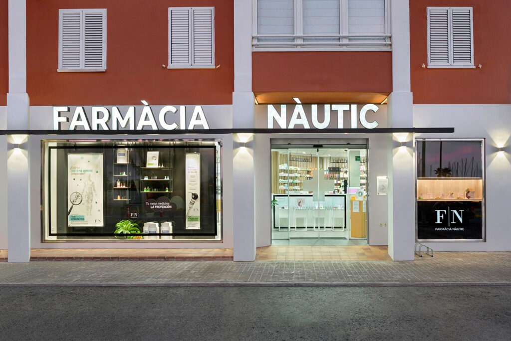 Fachada de la farmacia nautic