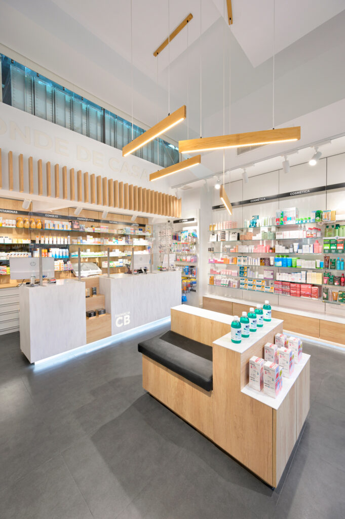 Farmacia CB y su iluminación.