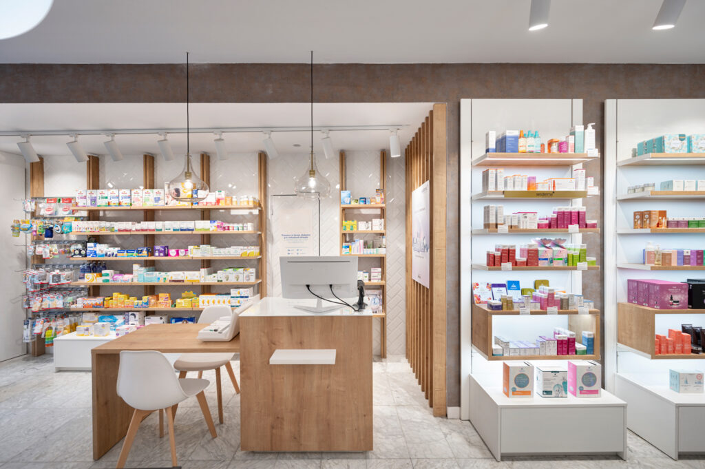 Farmacia modular, diseñada y reformada por Inside Pharmacy.