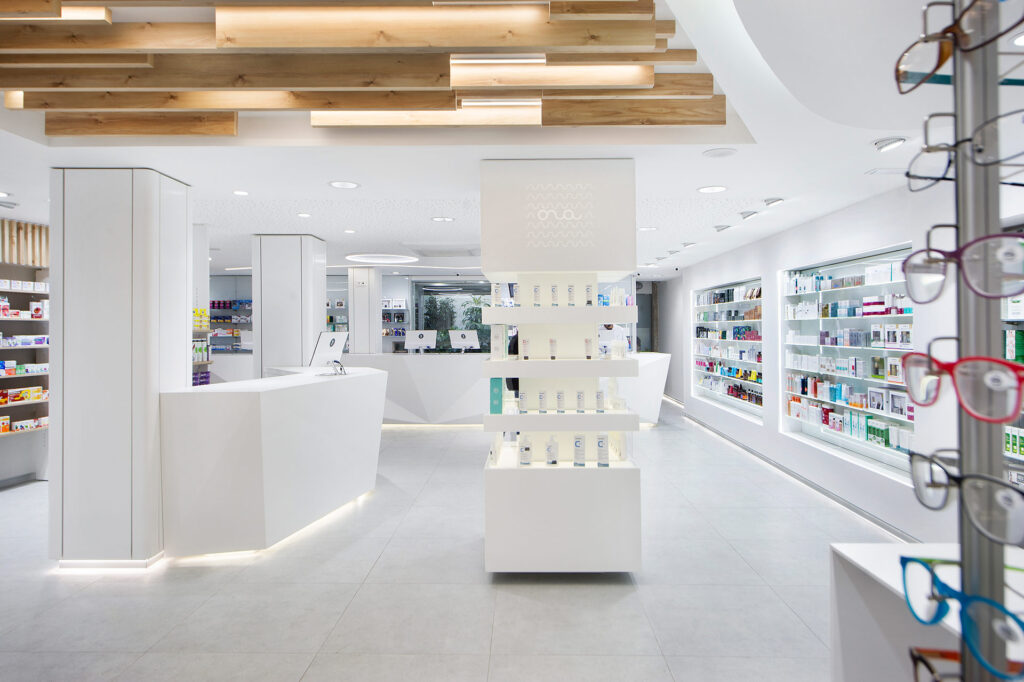 Farmacias modernas en blanco