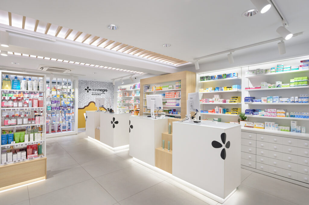 Iluminación en Farmacia Can Negre.