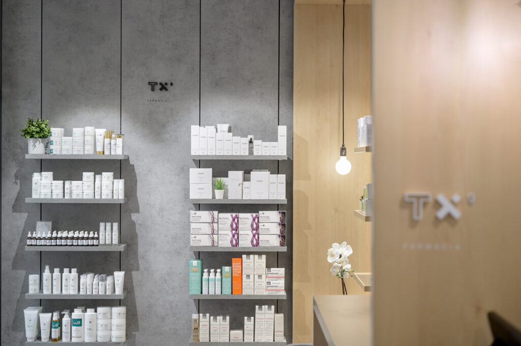 Tx9, farmacia reformada y diseñada por Inside Pharmacy.