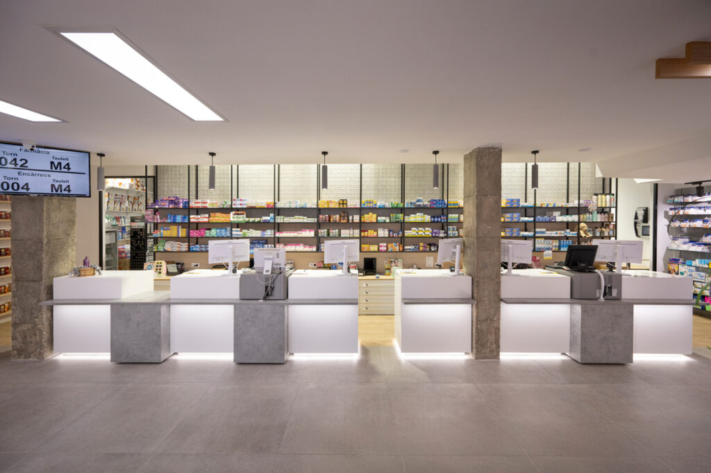 Farmacia rediseñada sin obra integral, por Inside Pharmacy.