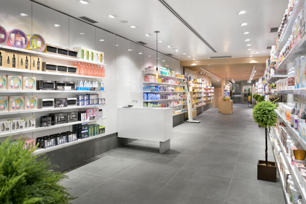 Biofilia para farmacia en Elan Vital.