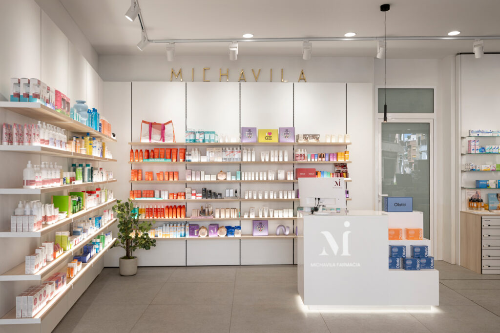 Materiales sostenibles para farmacias en 2026. Reforma por Inside Pharmacy.