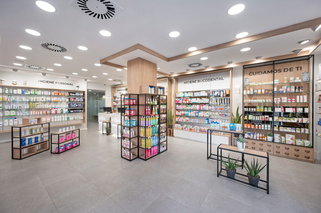 Layout de farmacia Novella, reformada por Inside Pharmacy.